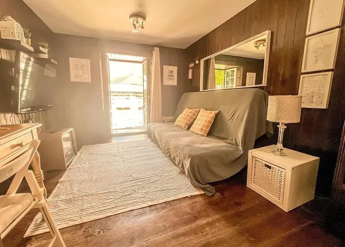 Cozy Charming Flat In Flowers Garden!