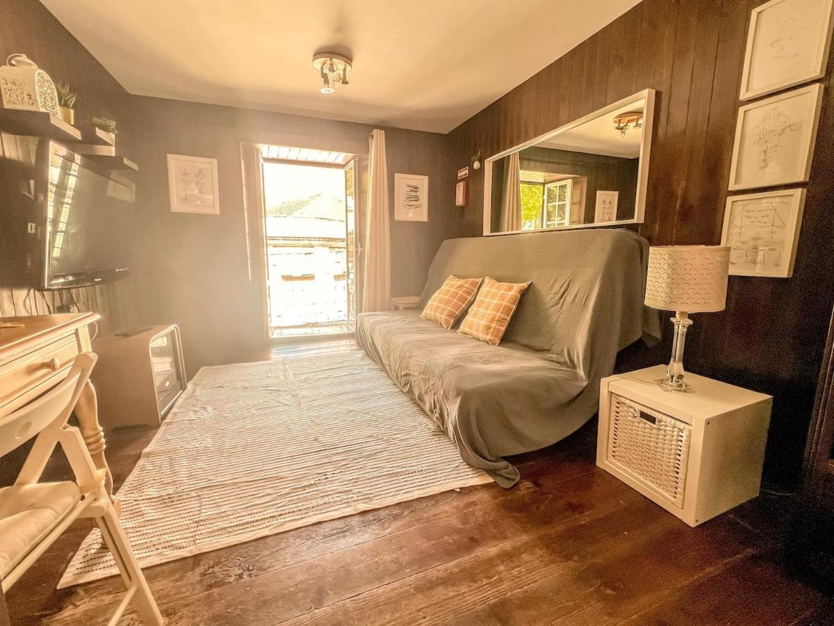 Cozy Charming Flat In Flowers Garden! *